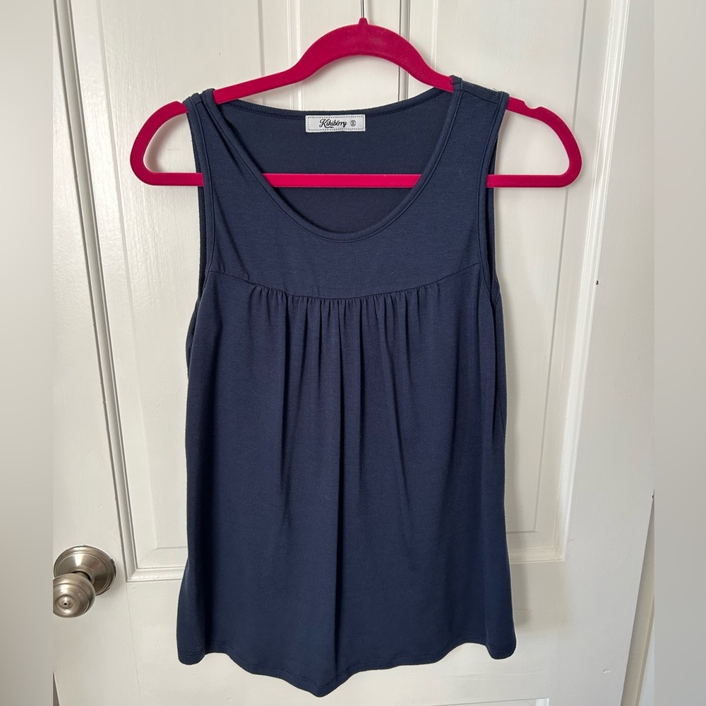 Kikiberry women’s sleeveless  top